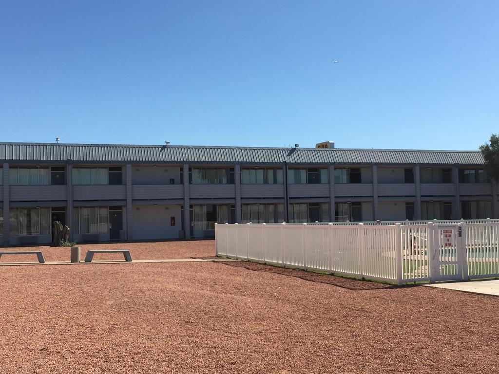 Ez 8 Motel Airporter Phoenix Exterior foto
